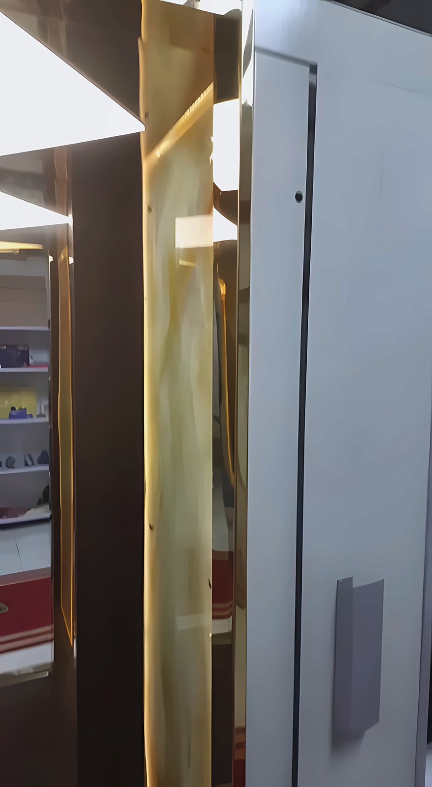 كابينة أونيكس مضيئة — زاوية أخرى