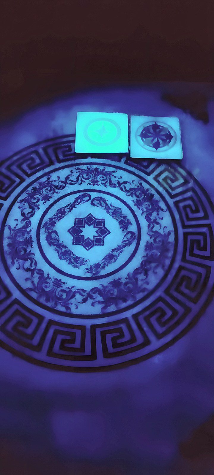 أرضية رخام مزخرفة بميدالية دائرية