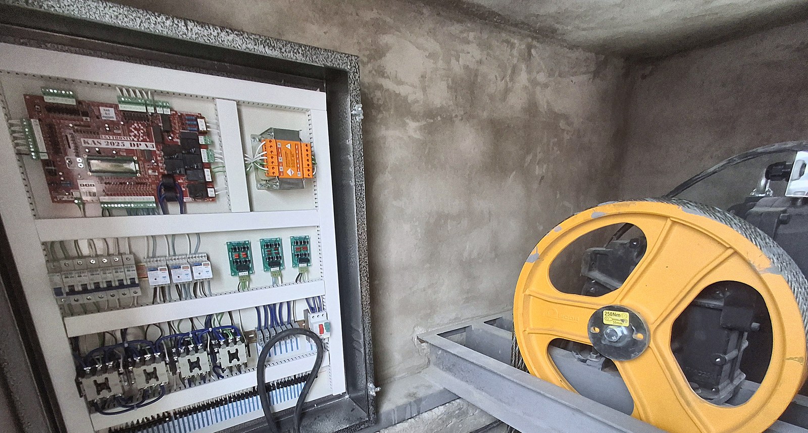 Controller and traction machine in the machine room