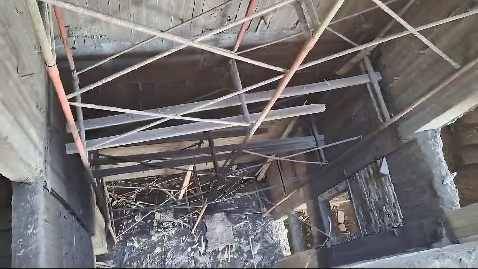 The shaft head during construction